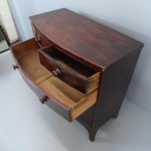 2105 - A Georgian mahogany bow-front chest of two short and three long drawers. 107x106x55cm.