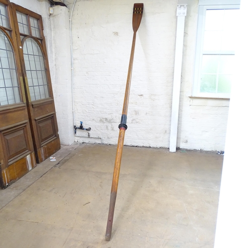 2121 - A vintage racing scull rowing oar with curved blade. Length 366cm.