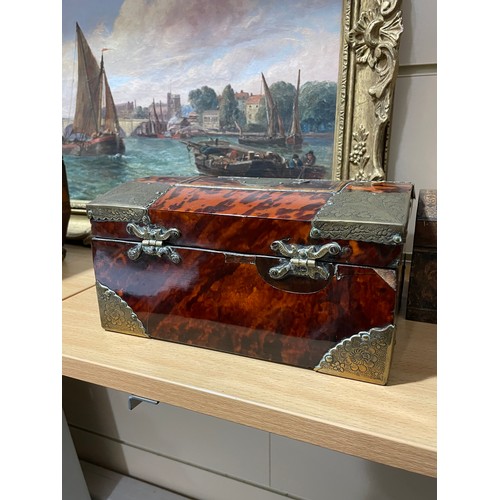 75 - 19th century tortoiseshell and brass-mounted jewel casket, engraved brass mounts, 22cm x 16cm x 11cm