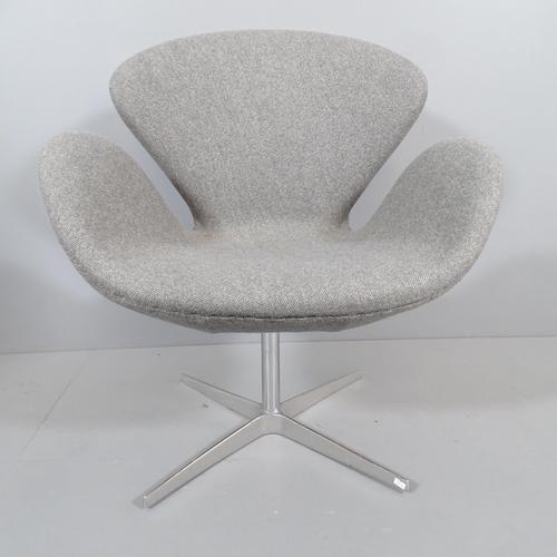 2035 - A mid-century style swivel lounge chair in the manner of the Arne Jacobsen Swan chair.