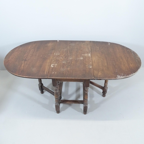 2148 - An antique oak gateleg dropleaf table. 90x73x55cm.