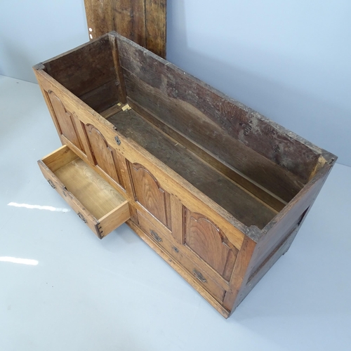 2166 - An 18th Century panelled oak mule chest. 144x78x53cm. A/F.