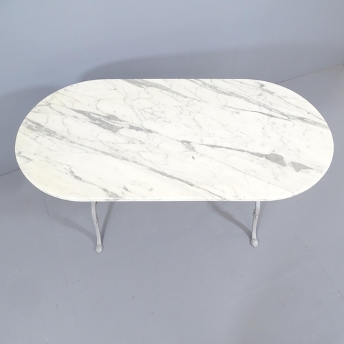 2182 - An oval marble-topped garden table on painted cast iron frame. 120x72x60cm.