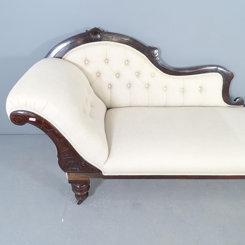 2542 - A Victorian mahogany and upholstered chaise longue. 188x86x70cm.