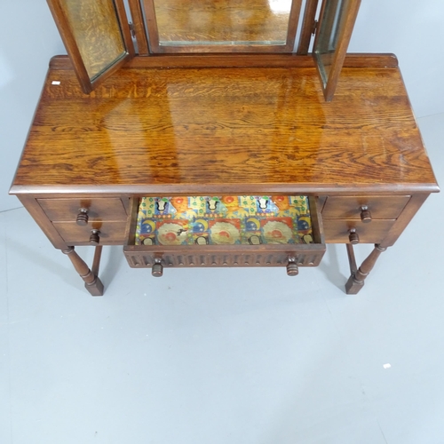 2232 - A reproduction Ipswich Oak design dressing table, with raised mirror back and five drawers. 110x143x... 