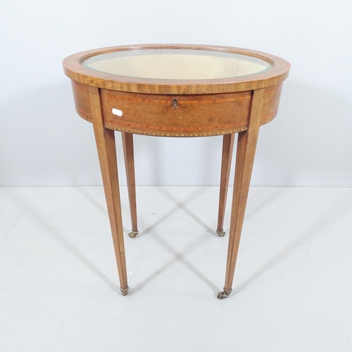 2250 - An Edwardian mahogany and satinwood strung oval bijouterie display table with lifting lid, raised on... 