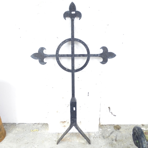 2586 - A wrought iron roof finial. 67x114cm.