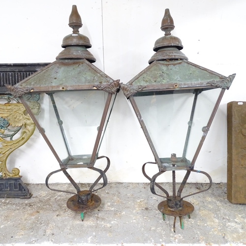 2591 - A pair of lantern design street light fittings. 45x105cm.