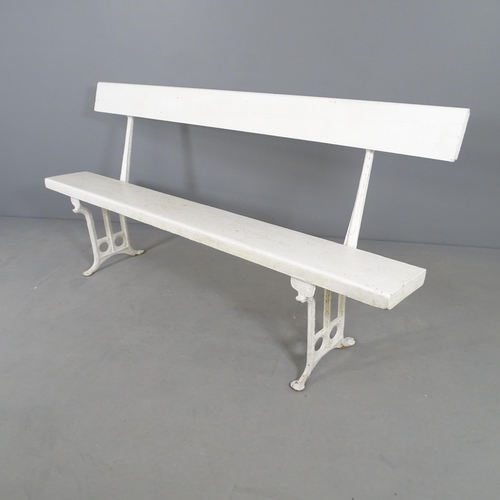 2657 - A white painted garden bench on cast metal legs. 180x83x44cm.