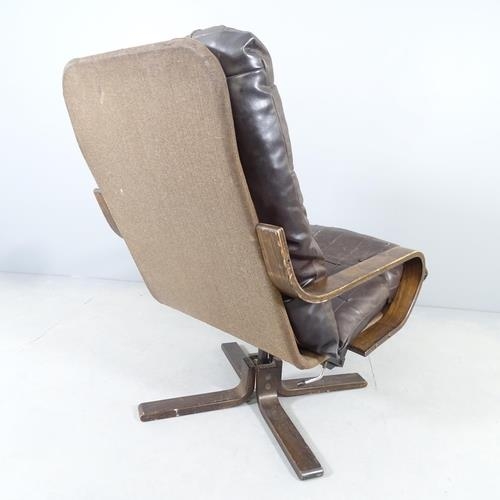 2670 - A 1970s style leather and bentwood armchair in the manner of Westnofa.