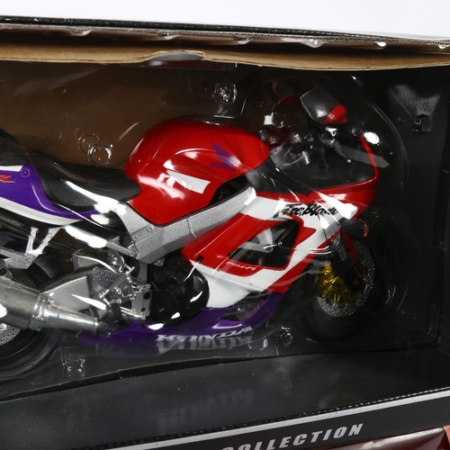 MOTOR MAX - a 1:6 scale diecast model of a Honda Fireblade