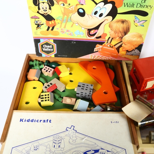 117 - A Chad Valley battery-operated Disneyland Give a Show projector, in original box, appears complete, ... 