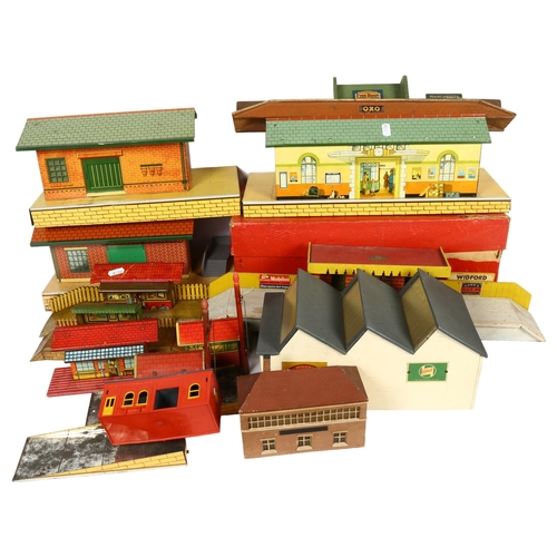 217 - HORNBY - a quantity of Vintage wooden and tinplate Hornby Series and other related platforms and ass... 