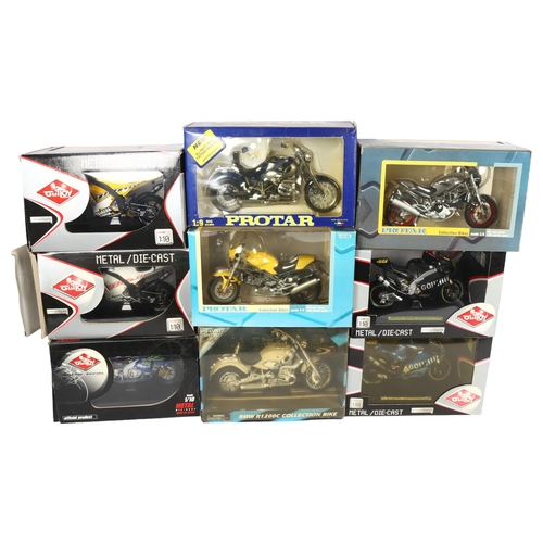 64 - A quantity of 1:10 diecast models, in original boxes and some with associated display stands, includ... 