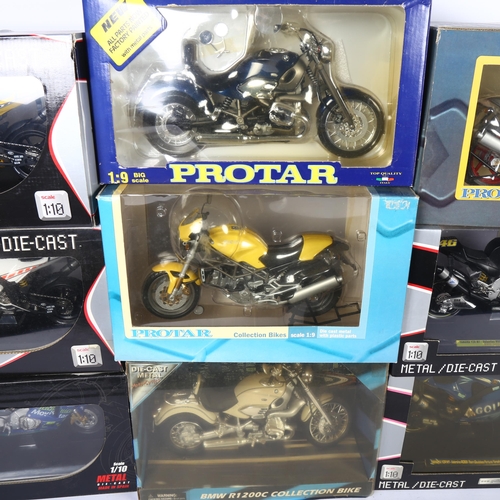 64 - A quantity of 1:10 diecast models, in original boxes and some with associated display stands, includ... 