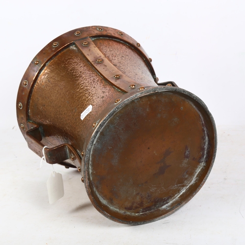 260 - A Victorian Arts and Crafts hammered copper 2-handled jardiniere, with riveted bands, H24cm, W26cm