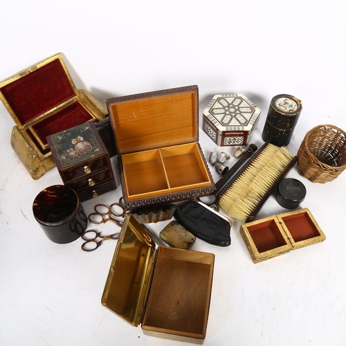 520 - A group of various boxes, including gilded jewellery box, a red lacquered 3-drawer jewellery box etc... 