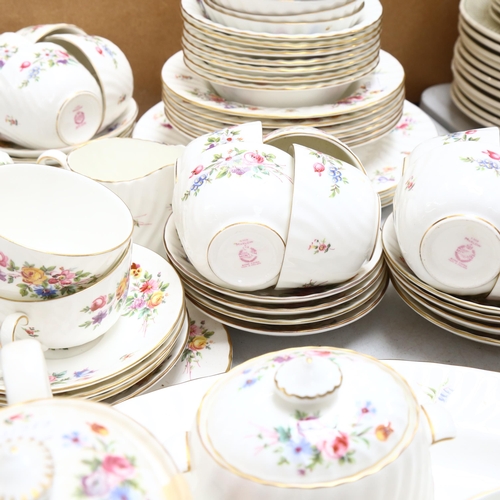 857 - Minton's Marlowe pattern tea service, including teapot, matching fruit, cereal and soup bowls etc