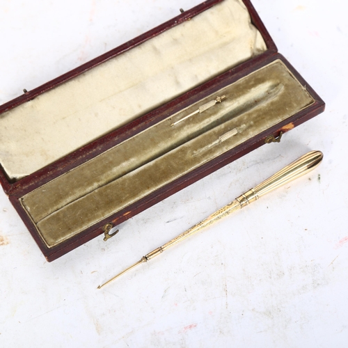 422 - An early 20th century gold plated sewing/needlework implement, with 2 screw-on barbs, in original le... 