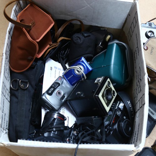 636 - A quantity of Vintage cameras and equipment, including a Kodak Brownie six-20 Model C camera, a boxe... 