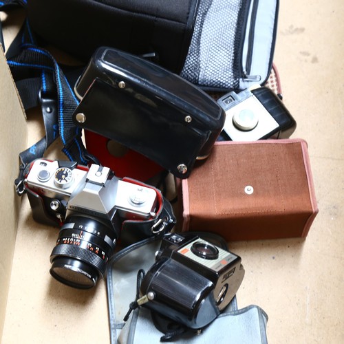 637 - A quantity of Vintage cameras and associated accessories including Kodak 