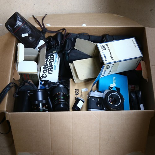 648 - A quantity of Vintage cameras and equipment including Nikon F55 in box, Canon EOS300 with zoom lens ... 