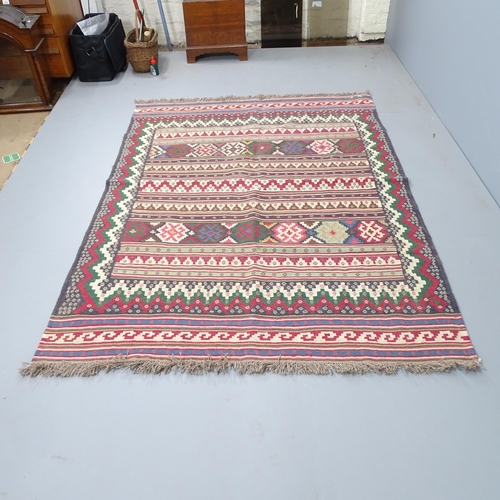 2337 - An Iranian Kerman rug. 212x153cm