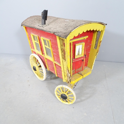 2725 - A model Vardo / Gypsy Caraven. 52x52x35cm.