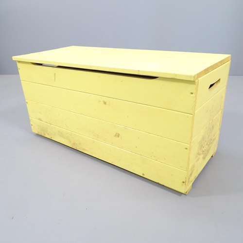 2740 - A modern painted pine toy box. 75x37x34cm.