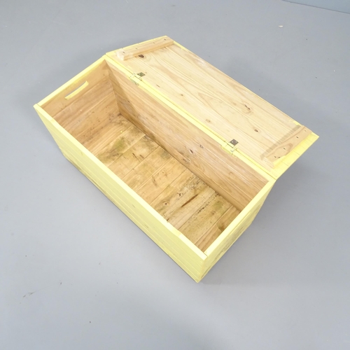 2740 - A modern painted pine toy box. 75x37x34cm.