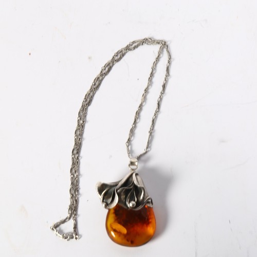 1206 - An Art Nouveau 925 silver amber floral pendant necklace