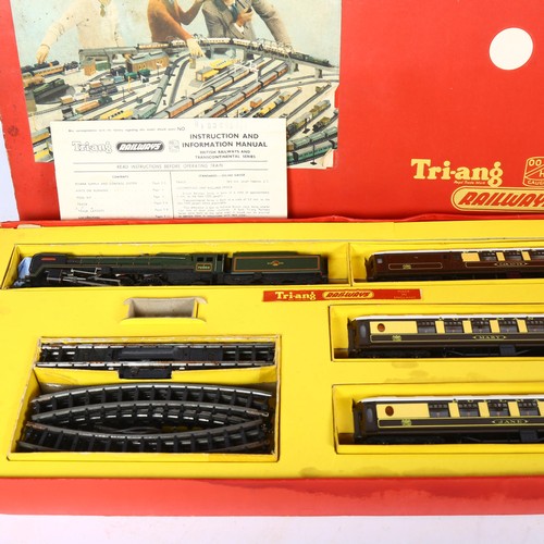 201 - TRIANG - An electric model railway set, RS.3, complete and in original box.