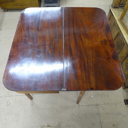 2349 - A 19th century mahogany fold-over tea table. 91x76x44cm