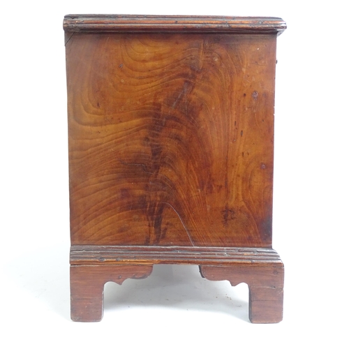 577 - An early 19th century table-top chest of 6 drawers of varying sizes, H29cm, L38cm, D20cm