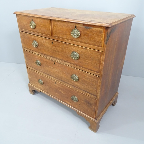 2065 - A Georgian oak chest of two short and three long drawers, on bracket feet. 94x95x50cm.