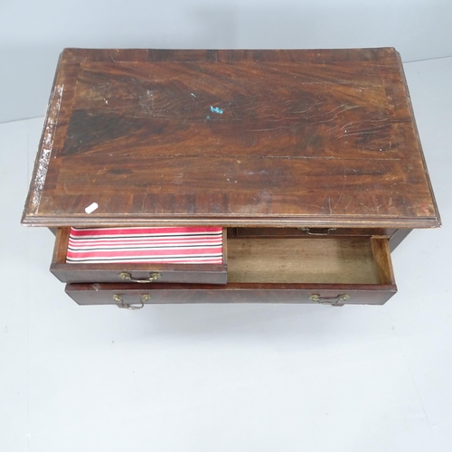 2075 - An 18th century crossbanded mahogany lowboy, with 2 short and 1 long drawer, on chamfered legs. 84x7... 