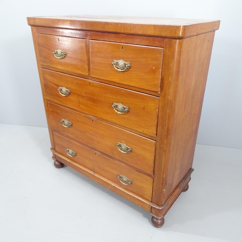 2080 - A Victorian satin walnut chest of two short and three long drawers. 108x120x50cm. With key.