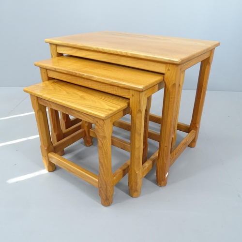 2085 - A nest of three Yorkshire School design oak coffee tables. Largest 61cmx51cmx41cm.