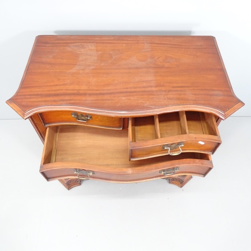 2093 - A modern mahogany serpentine-front chest of two short and three long drawers. 99x88x52cm.