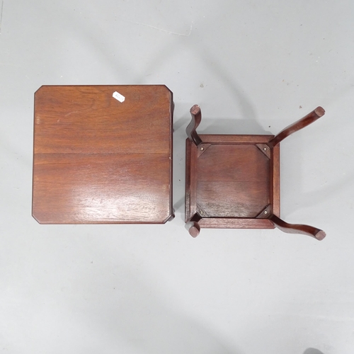 2099 - A pair of modern mahogany square-topped lamp tables, raised on cabriole legs. 29x42cm.