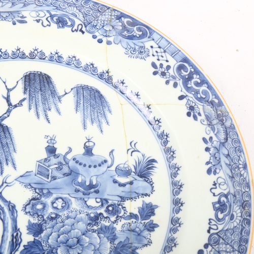 66 - An 18th century Chinese blue and white vessels charger, diameter 35cm, A/F