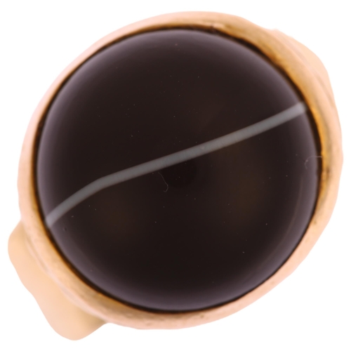 1154 - An Antique 9ct gold banded agate ring, set with round cabochon agate, setting height 15.1mm, size P,... 