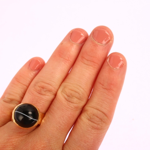 1154 - An Antique 9ct gold banded agate ring, set with round cabochon agate, setting height 15.1mm, size P,... 