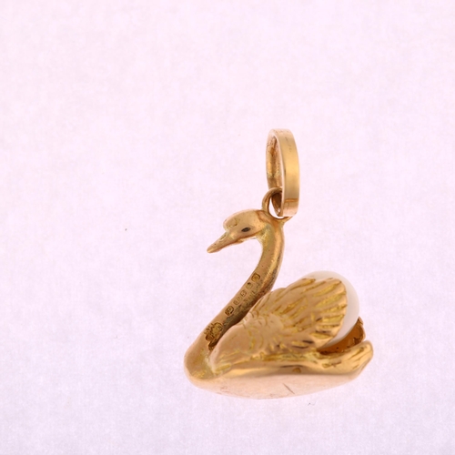 1156 - A late 20th century 9ct gold cultured pearl figural swan charm/pendant, London 1976, height 22.7mm, ... 