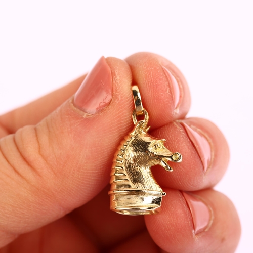 1157 - A late 20th modern 9ct gold knight horse-head charm/pendant, height 24.4mm, 3.5g