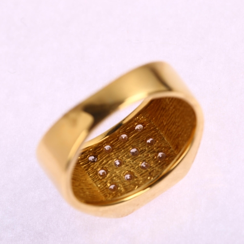 1158 - A late 20th century 18ct gold diamond checkerboard signet ring, set with modern round brilliant-cut ... 