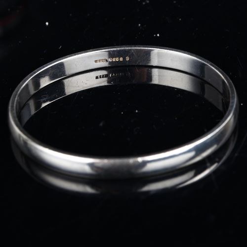 1265 - HORSENS SOLVVAREFABRIK - a Danish modernist sterling silver plain form slave bangle, band width 7.1m... 