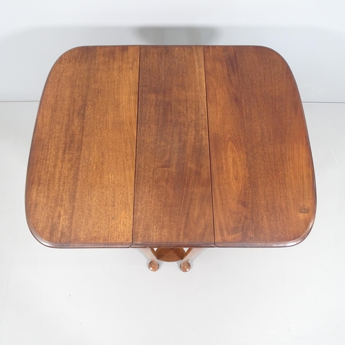 2167 - An Edwardian mahogany Sutherland table. 69x68x21, extending to 83cm