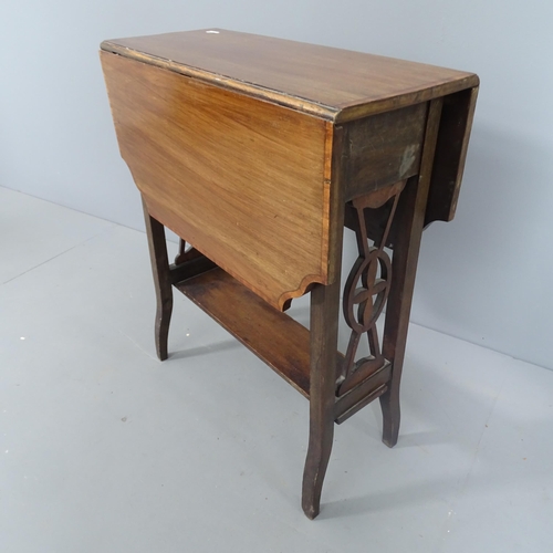 2233 - An Edwardian mahogany and satinwood cross banded Sutherland table. 53x64x21cm, opening to 72cm