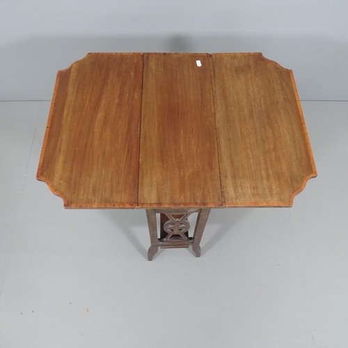 2233 - An Edwardian mahogany and satinwood cross banded Sutherland table. 53x64x21cm, opening to 72cm